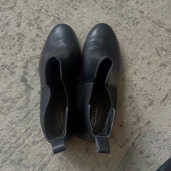 Clarks genuine leather chelsea boots - Picture 3 of 6